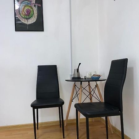 In The Center Of The City 2Rooms Tbilisi Esterno foto